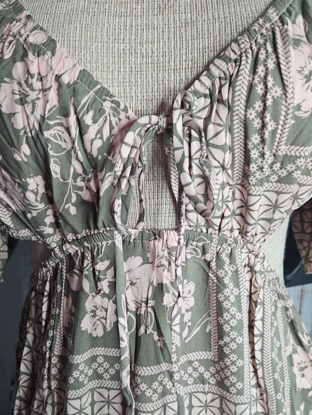 Floral Patchwork Midi Dress With Cutout Back - Picture 4 of 4
